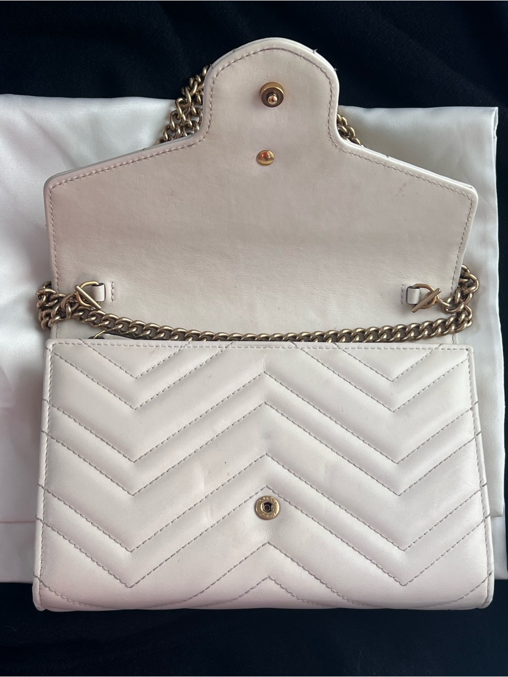 Gucci Marmont Small Matelassé Leather Shoulder Bag in Off-White - Picture 5 of 17